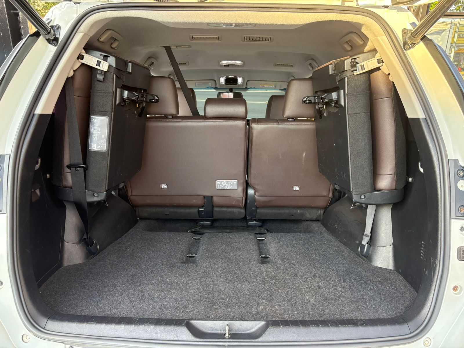 HILUX SW4 SRX 4X4 AT 7 LUGARES