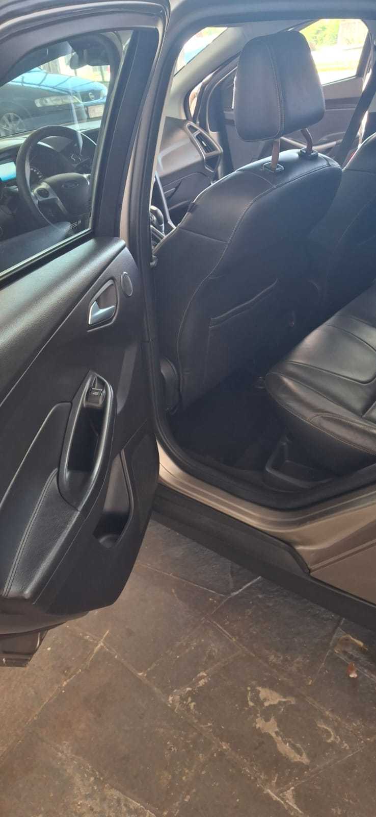 FOCUS SEDAN TITANIUM 2.0