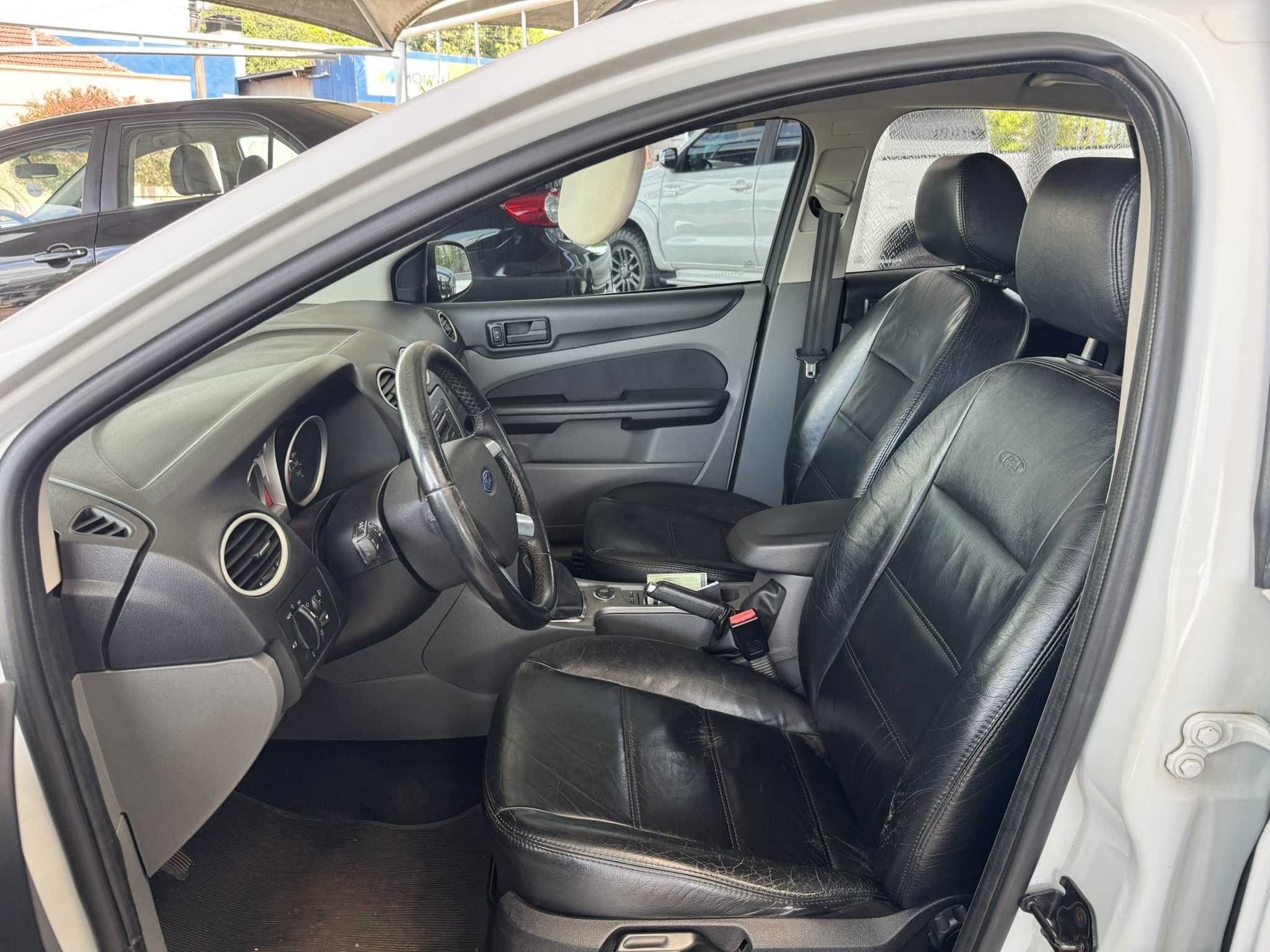 FOCUS 1,6 MANUAL