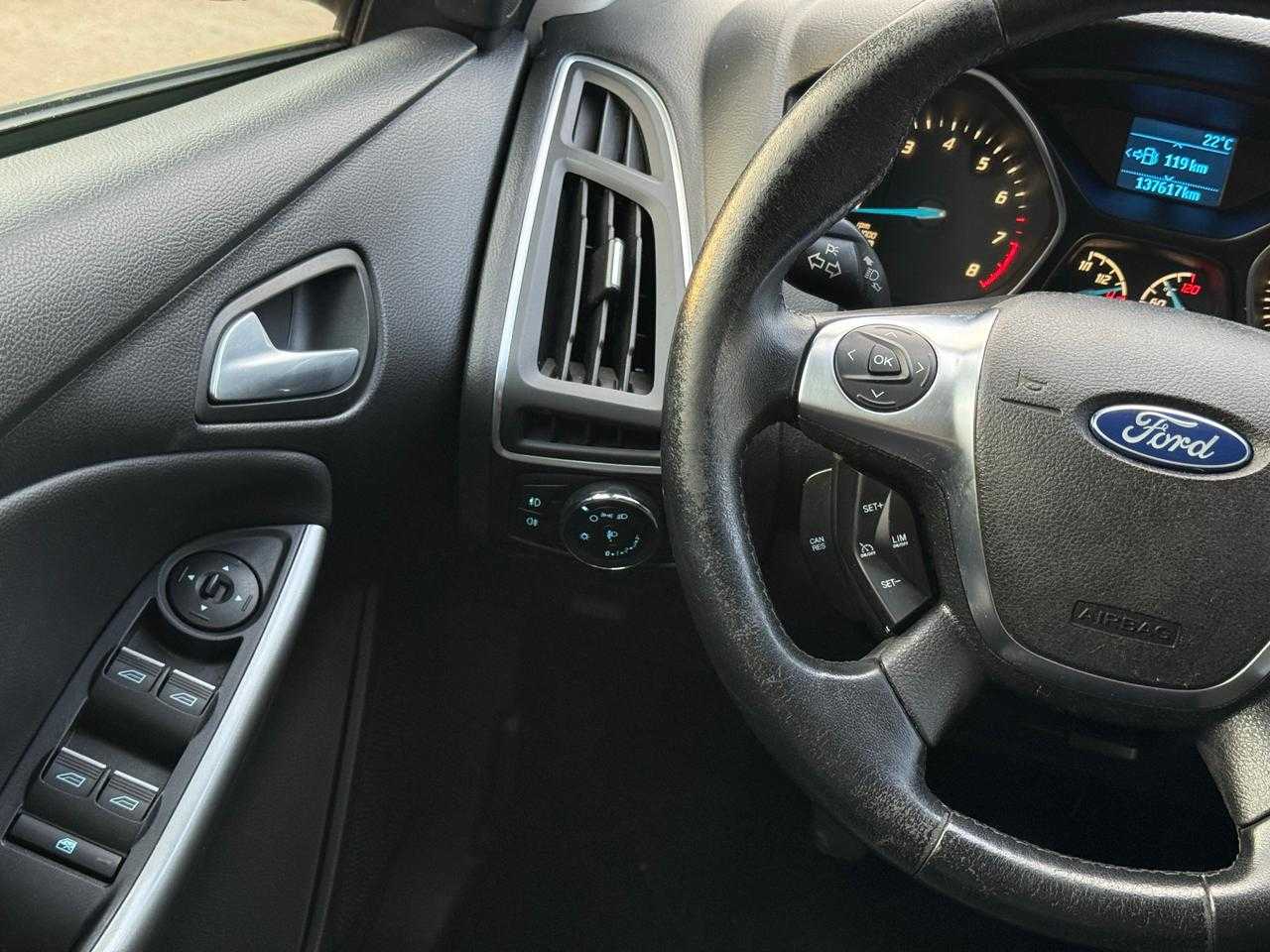 FOCUS HATCH SE 1.6 MANUAL