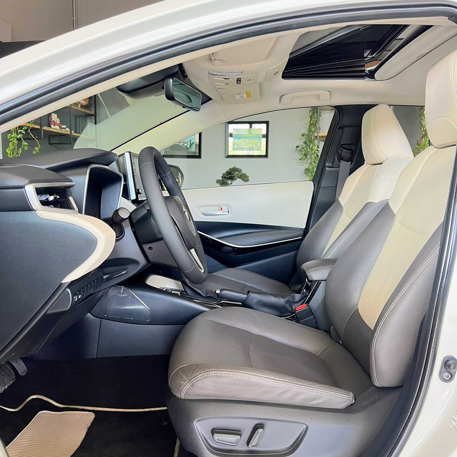 COROLLA ALTIS PREMIUM HYBRID