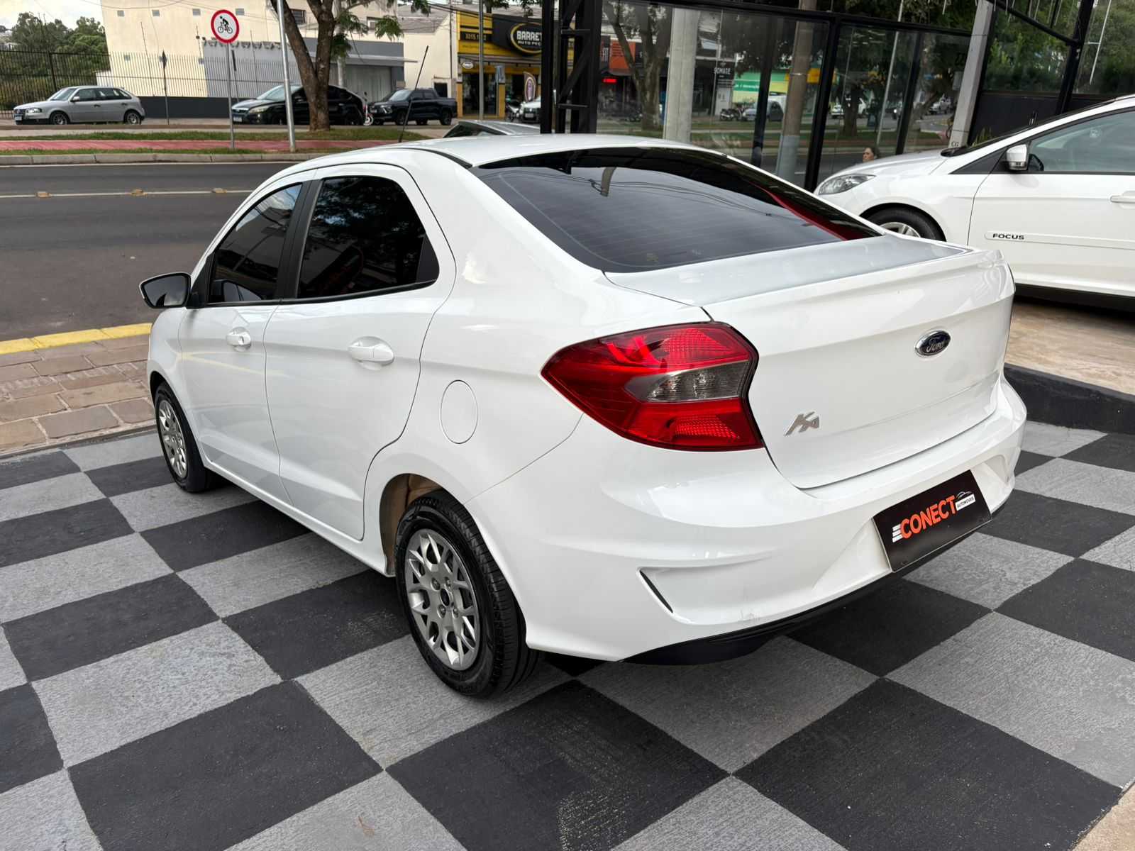 KA SEDAN 1.0