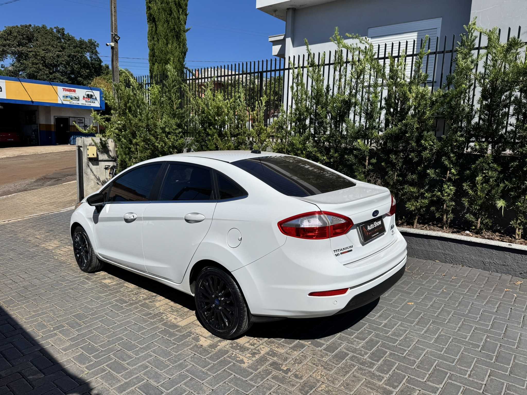 FIESTA TITANIUN SEDAN