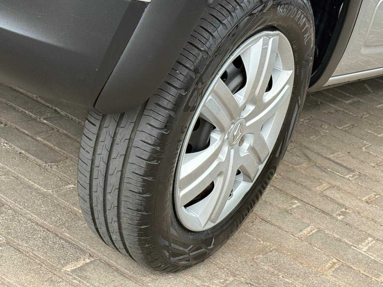 KWID ZEN 1.0 / COMPLETO