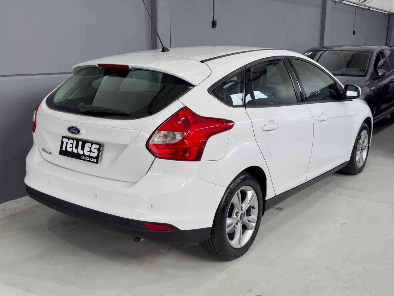 FOCUS HATCH SE 1.6 MANUAL