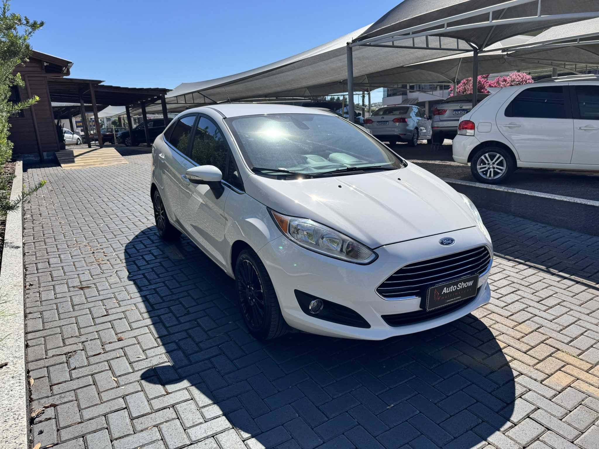 FIESTA TITANIUN SEDAN