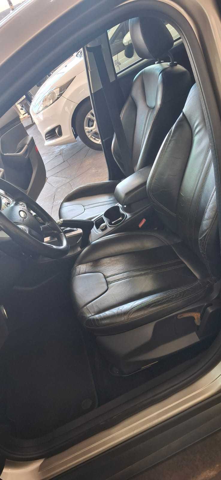 FOCUS SEDAN TITANIUM 2.0