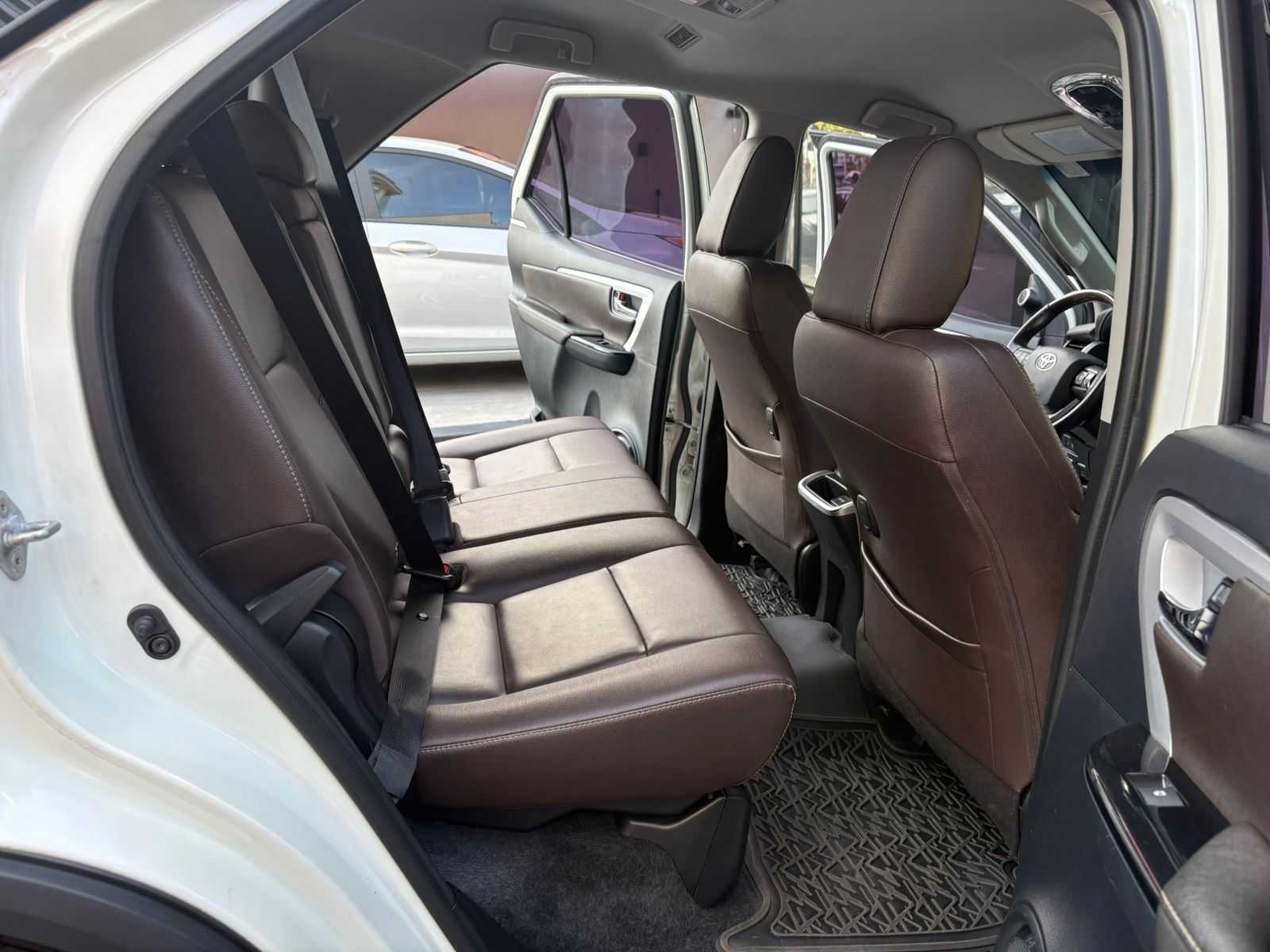 HILUX SW4 SRX 4X4 AT 7 LUGARES