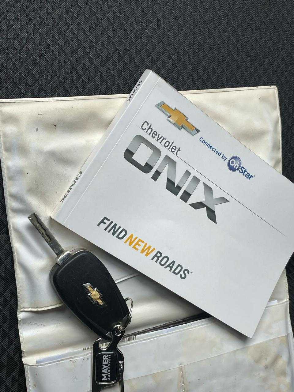 ONIX SEDAN PLUS LT 1.0