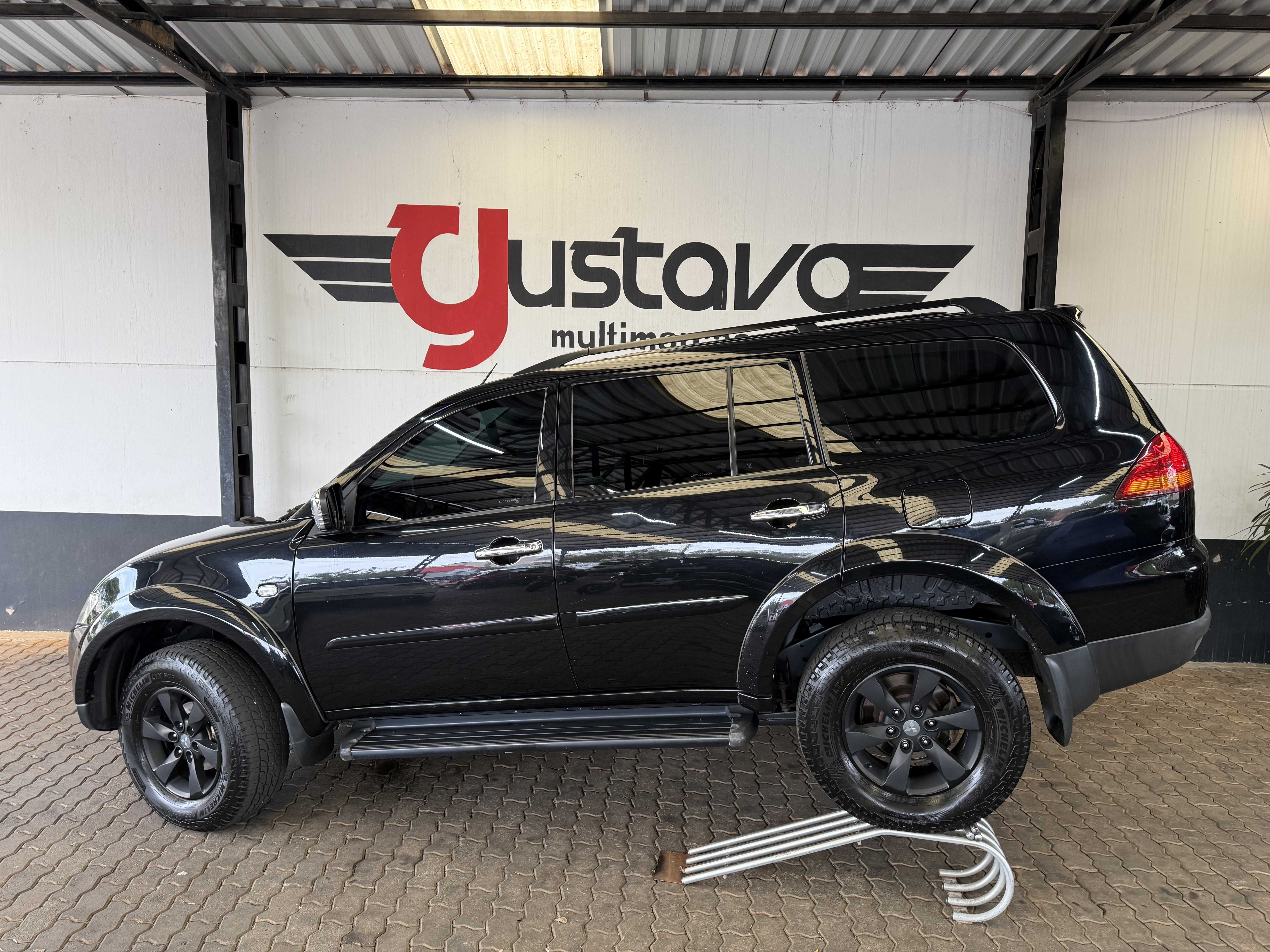 PAJERO DAKAR 7 LUGARES