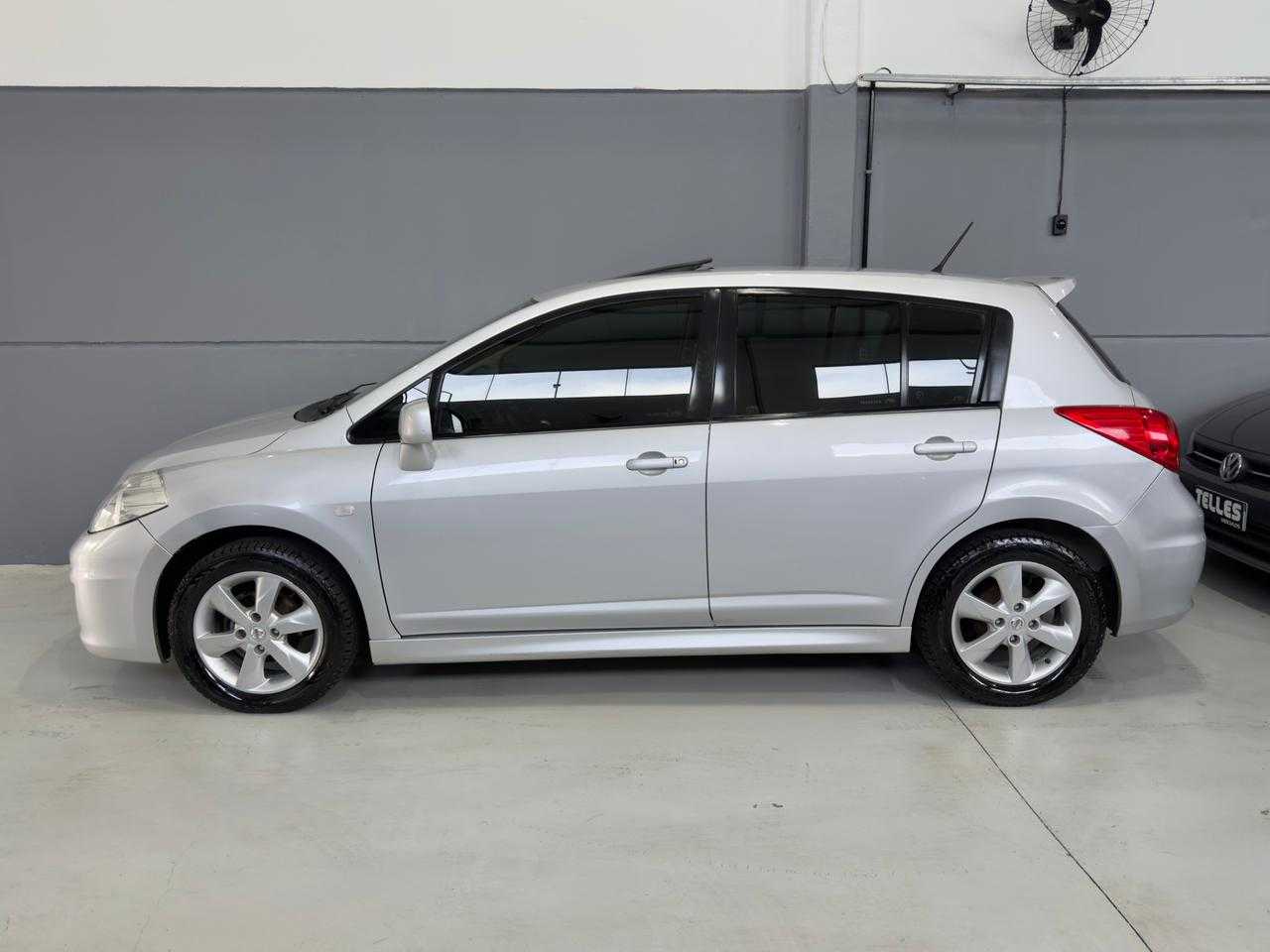 TIIDA SL 1.8 AT / TETO SOLAR