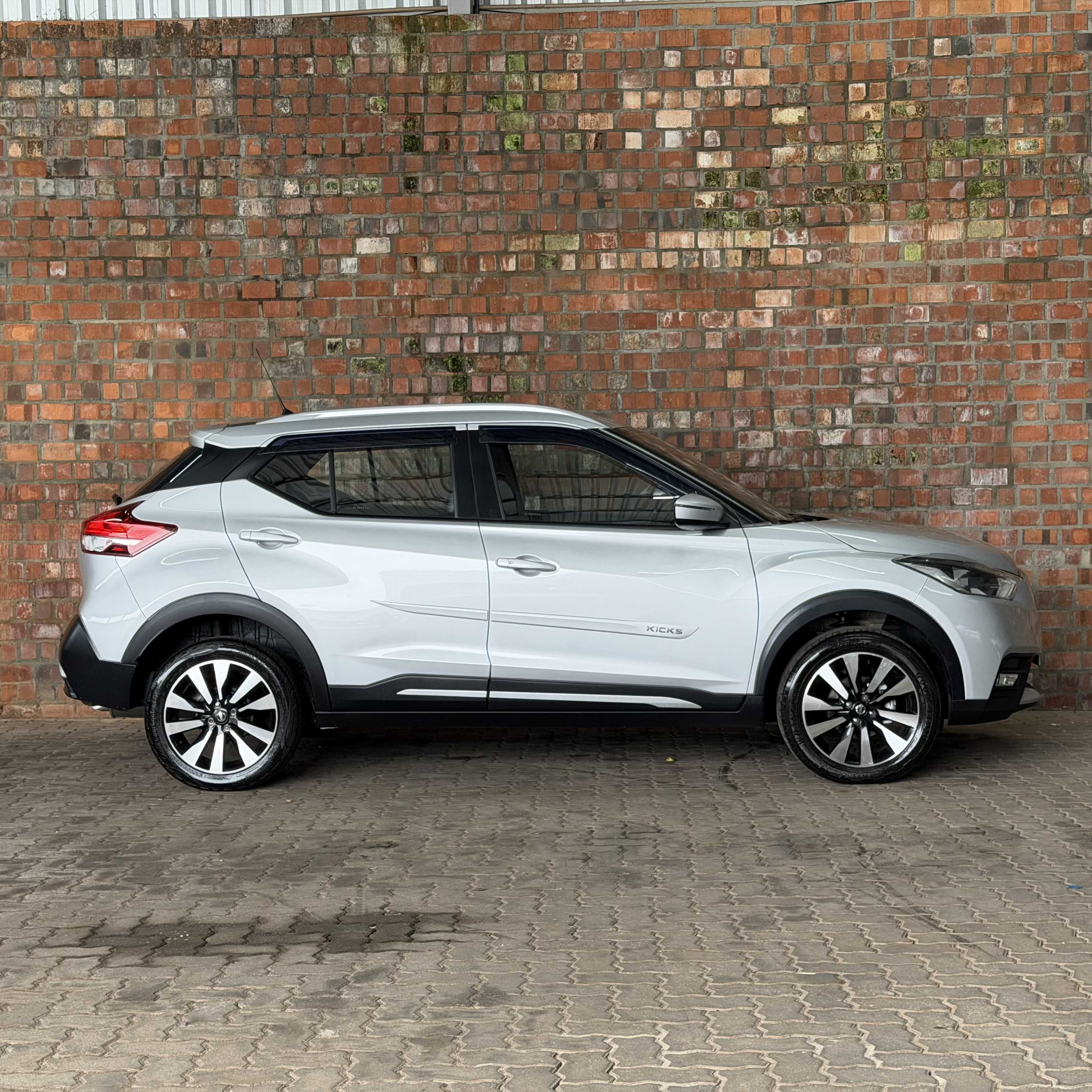 KICKS SV 1.6 AT FLEX