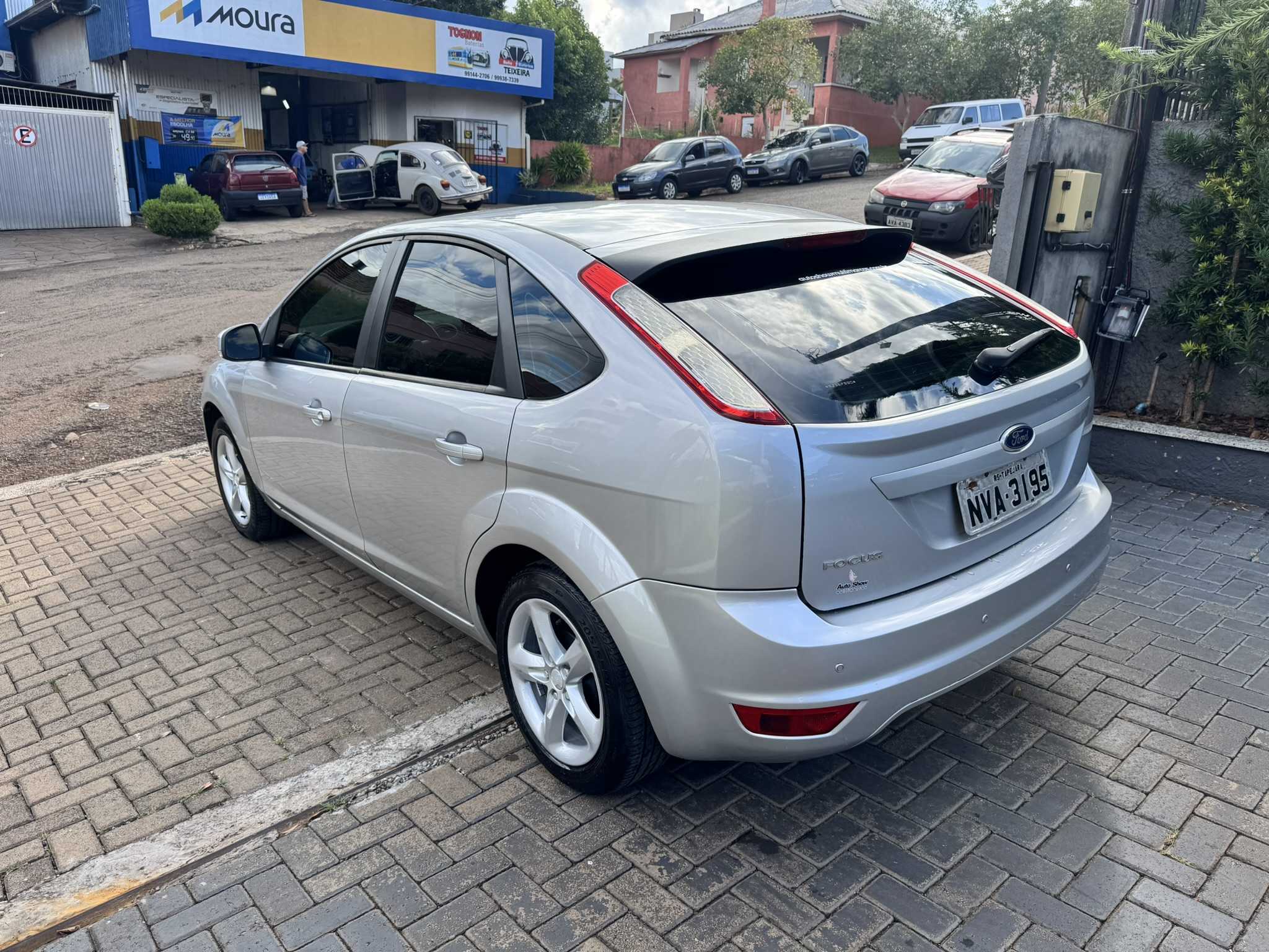 FOCUS 1.6 MANUAL
