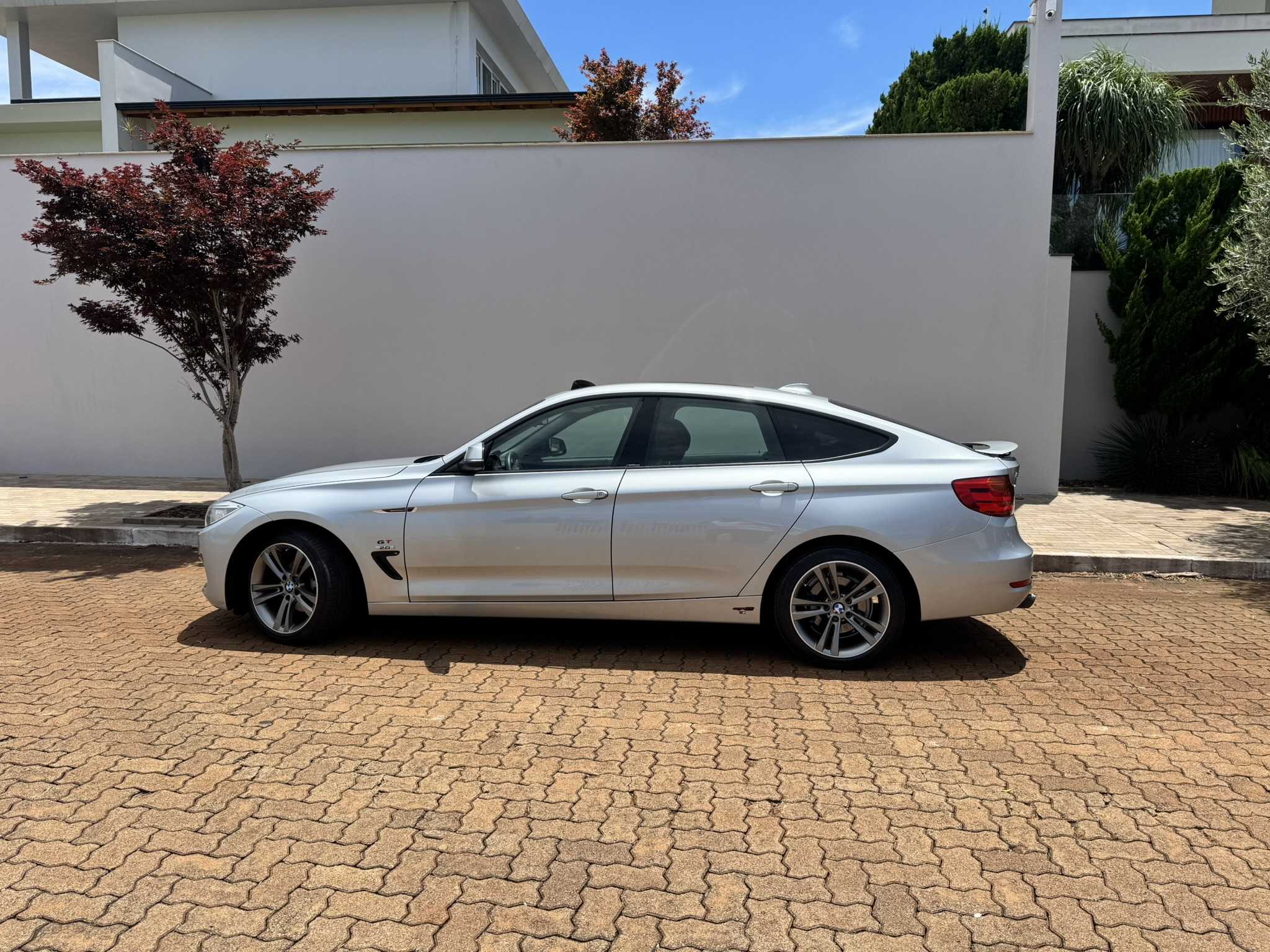BMW 320 I GT