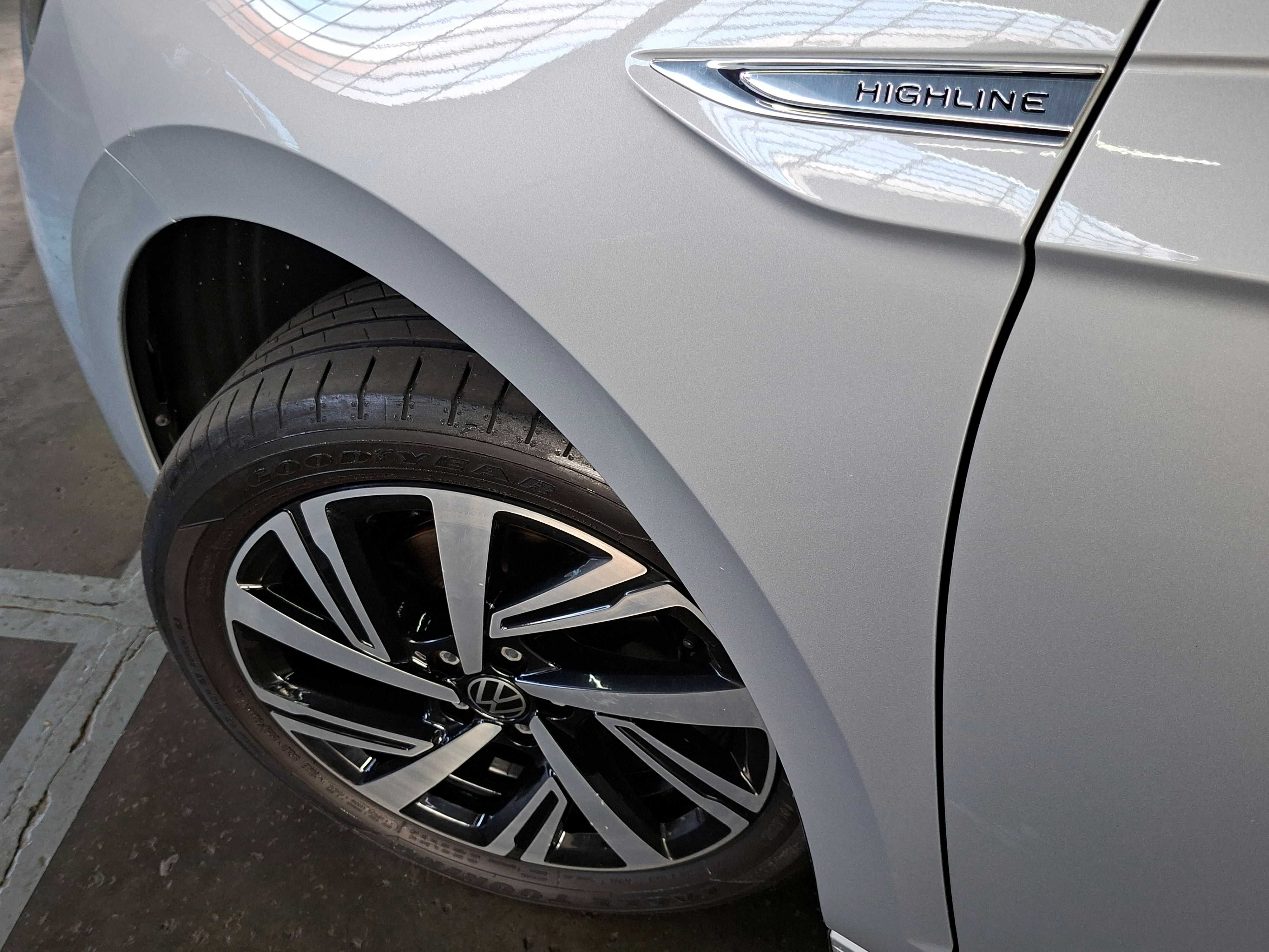 VIRTUS HIGHLINE 200TSI