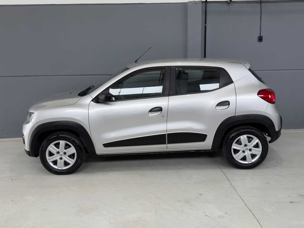 KWID ZEN 1.0 / COMPLETO