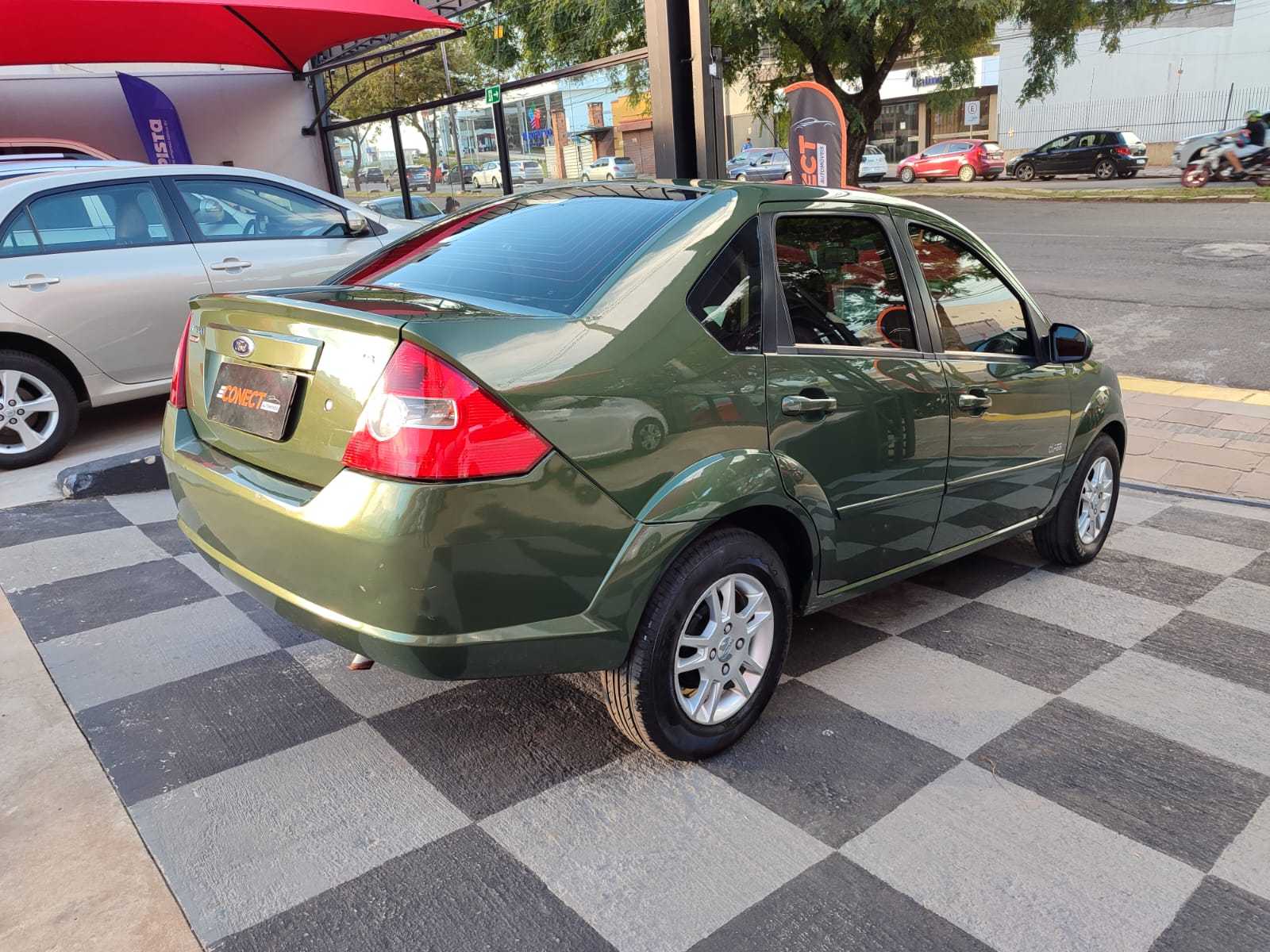 FIESTA SEDAN 1.6 COMPLETO FLEX