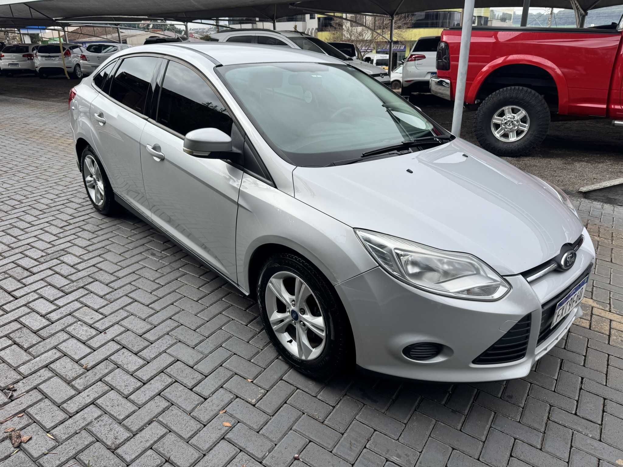 FOCUS SEDAN