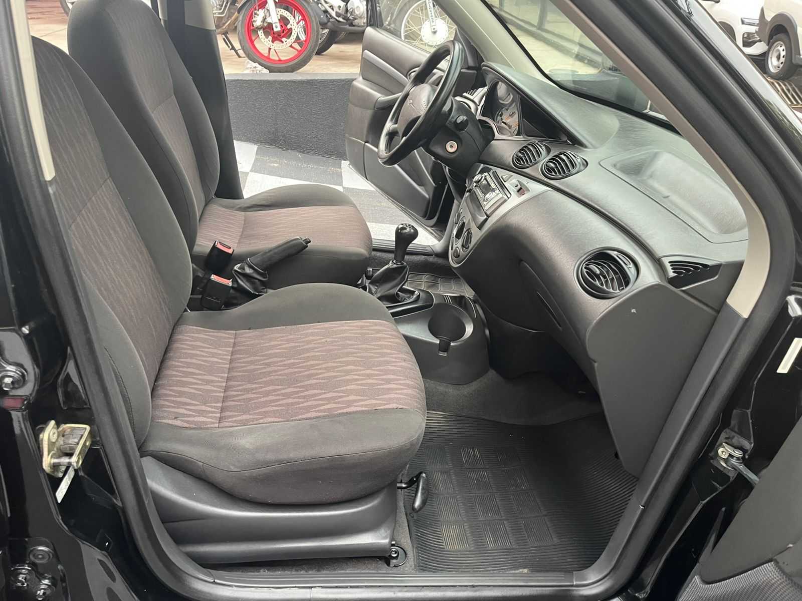 FOCUS SEDAN 1.6 COMPLETO